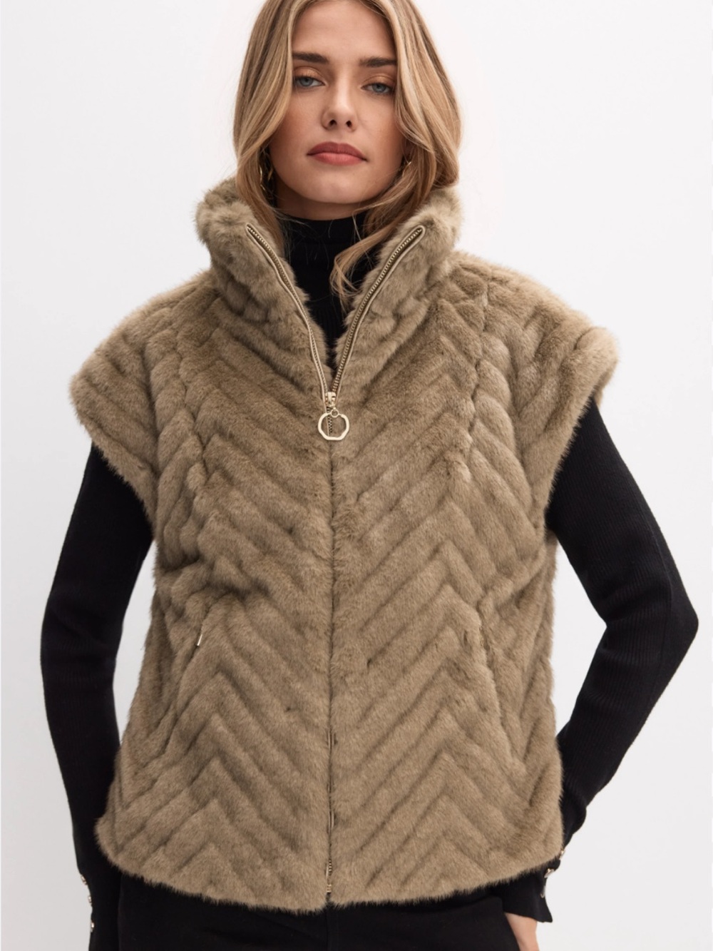 NWT Joseph Ribkoff Chevron Faux Fur Mock Neck Vest Medium Style 254906